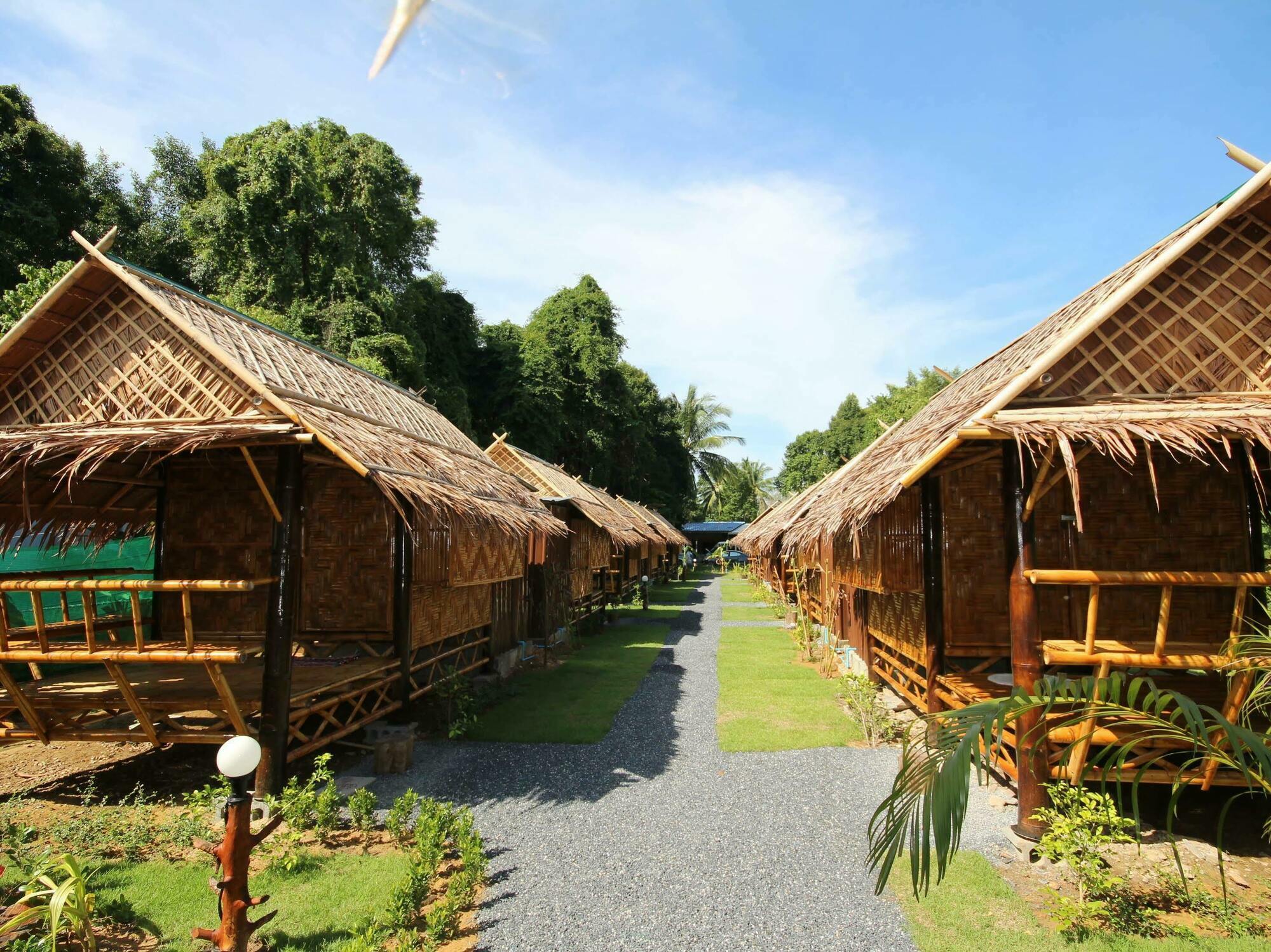 Phuhaya Bamboo Bungalows Koh Lanta Ngoại thất bức ảnh